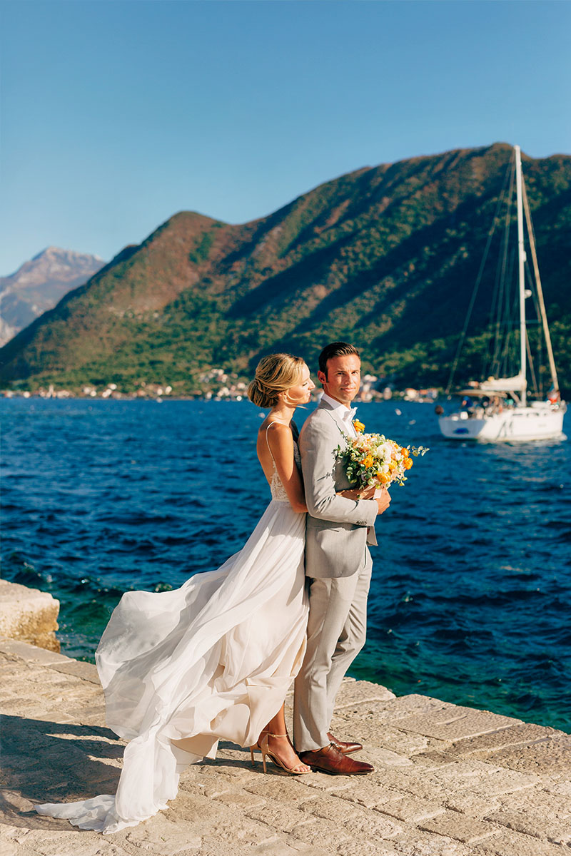 Mazelle Photography Fotostudio® aus Dranske begleitet euch nicht nur an der Ostsee, sondern auch zu den schönsten Orten Europas und darüber hinaus. Ob romantische Hochzeit in einem Schloss in Polen, ein Boho-Elopement in den Bergen, eine mediterrane Trauung in Italien oder eine Strandhochzeit auf Mallorca – Mazelle Photography reist mit euch dorthin, wo eure Liebe gefeiert wird.