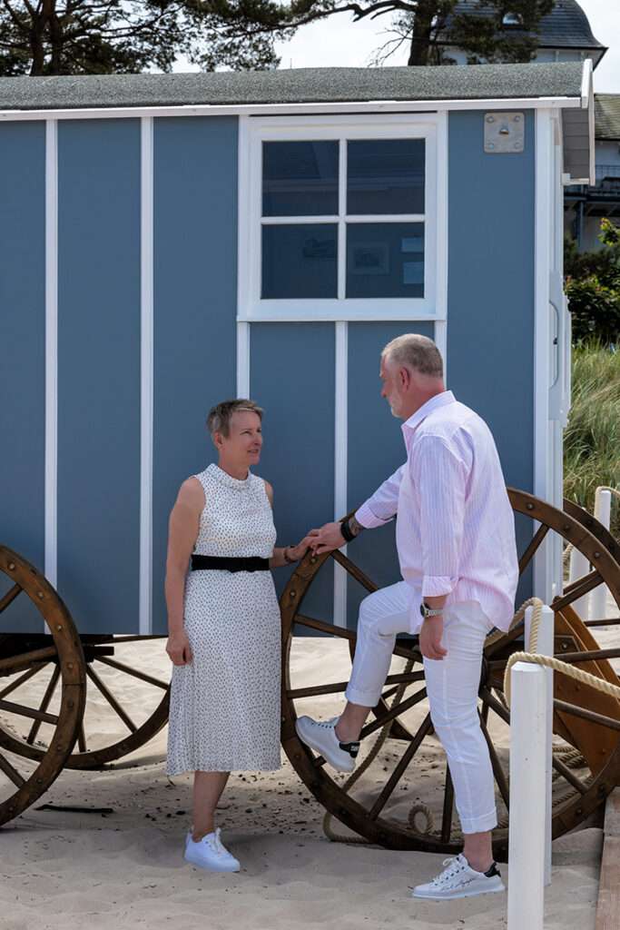 Fotograf Mazelle fotografiert Trauung in den Badekarren in Binz-Hochzeitsfotos auf der Insel Rügen mit Fotografen Mazelle Photography Fotostudio®