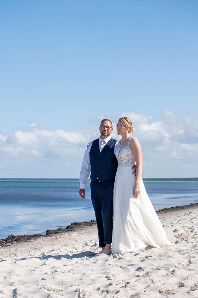 Hochzeit am Meer mit Hochzeitsbilder am Strand bei Kap Arkona von Mazelle Photography Fotostudio®
