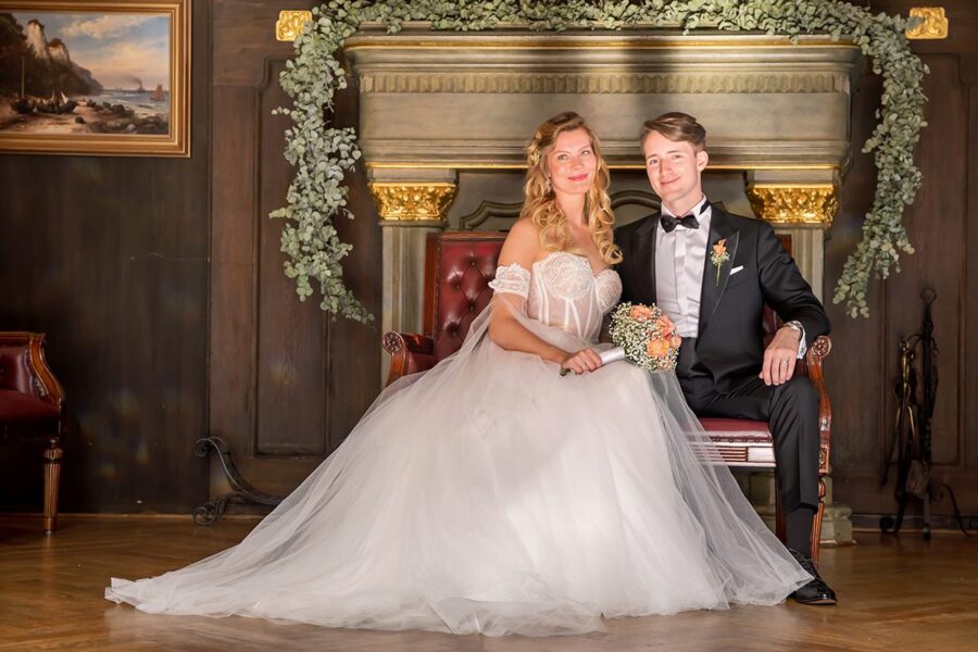 Schloss Ralswiek ist sehr romantisch und verzaubert die Brautpaare und Hochzeitsgäste in der Hochzeitsfotografie von Mazelle Photography Fotostudio®